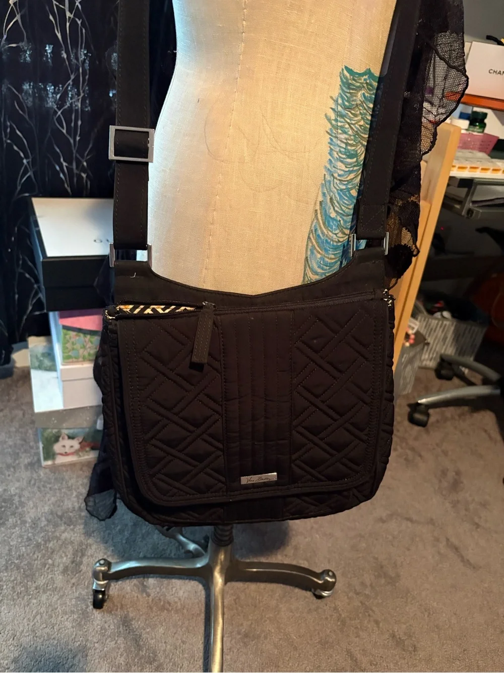 Black Vera Bradley quilted crossover 49 inch.  10 x 12x3 🖤